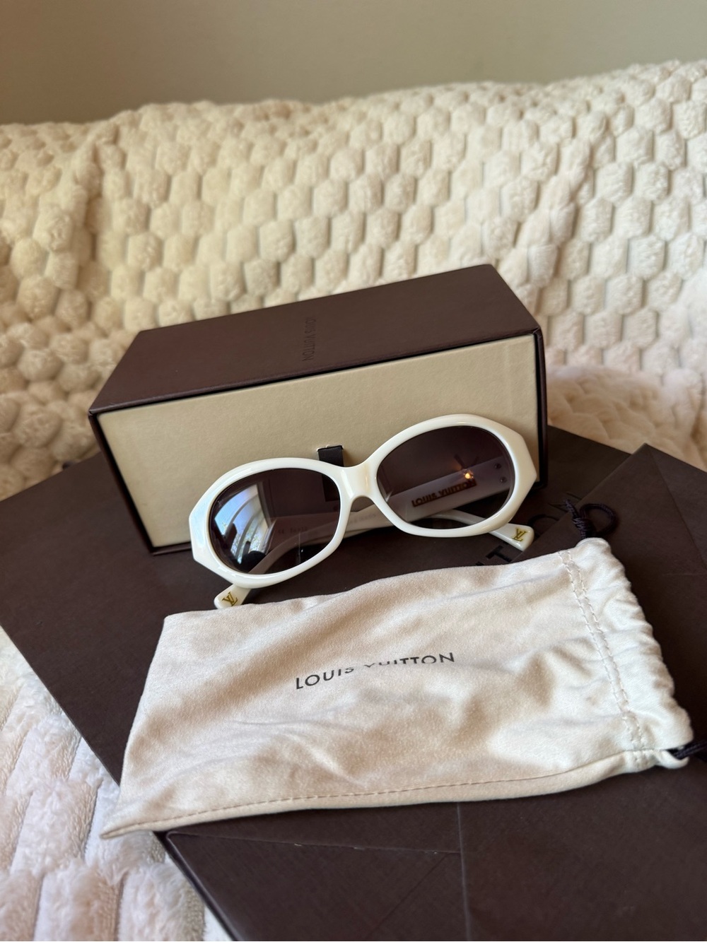 🔥 LOUIS VUITTON White Acetate Frame Soupcon GM Sunglasses-Z0393W🔥